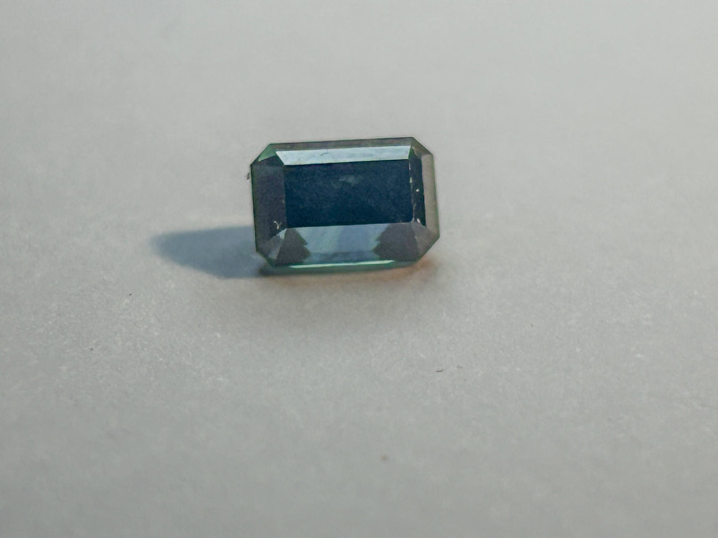 Emerald-cut sapphire (rectangular step cut with cut corners)1.6ct